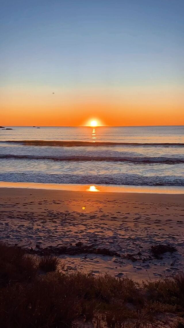Therapy for the soul. 

Oceans and sunsets 🌊☀️. My happy place. 

📍Paternoster, Western Cape
